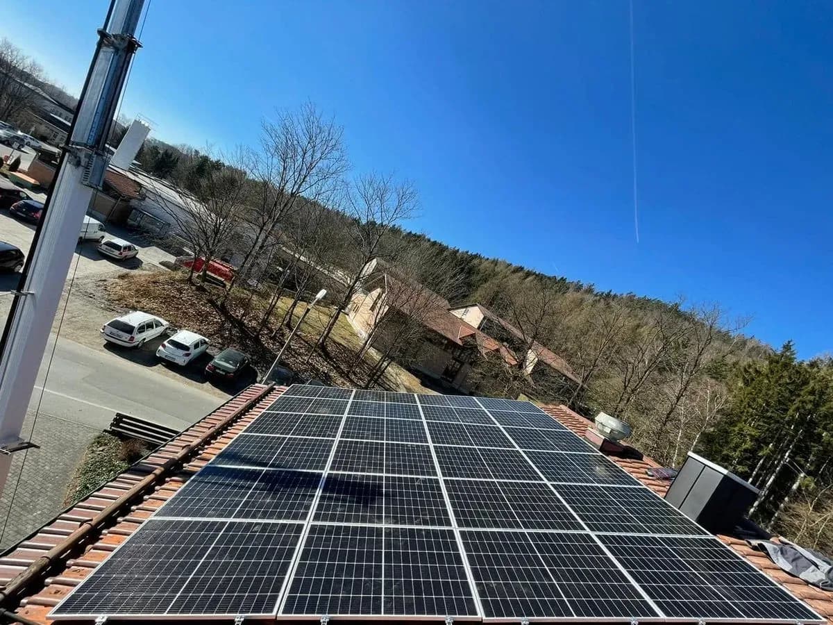 Photovoltaikanlage mit Batteriespeicher, 23,49 kWp, 19,5 kWh, in Furth im Wald
